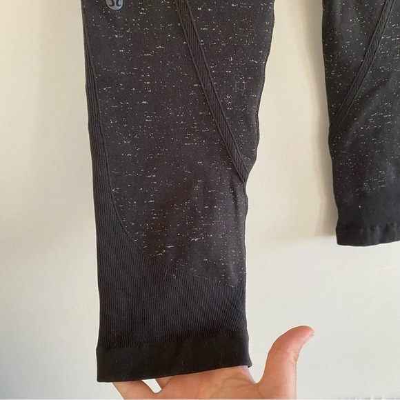 Lululemon Black Speckled Compression Tight Capris Size 6 - Picture 5 of 7